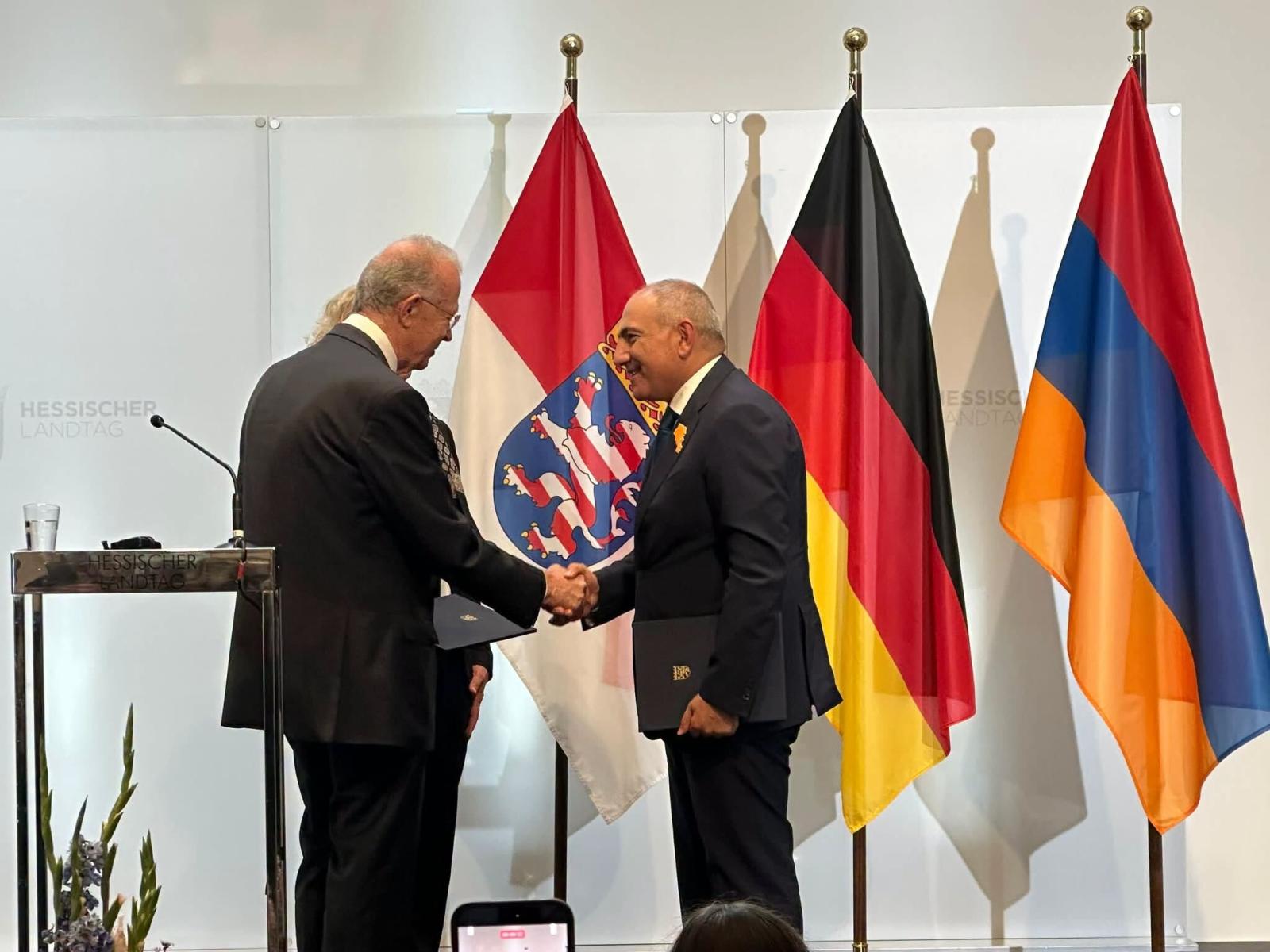 Pashinyan awarded Hessian Peace Prize