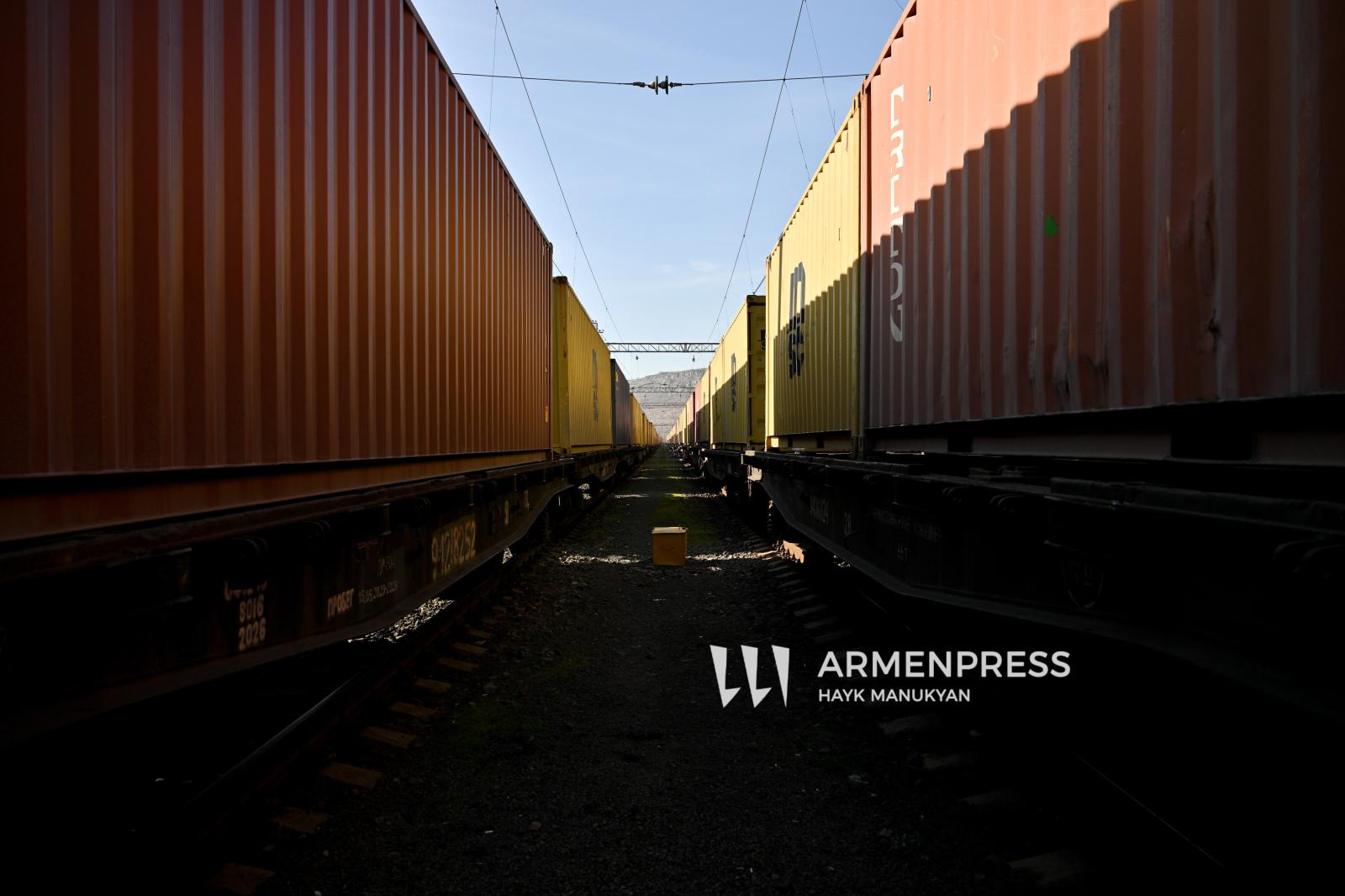 Fourteen railway wagons of wheat to be sent from Russia to Armenia via Azerbaijan