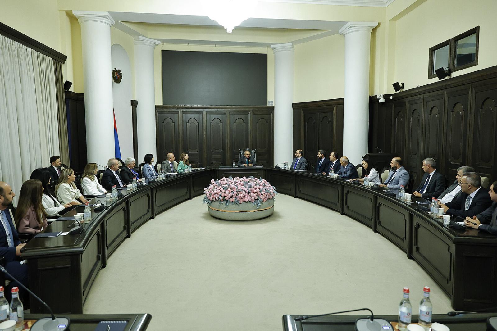 სომხეთის მთავრობაში მინისტრების უმრავლესობამ თანამდებობები შეინარჩუნა