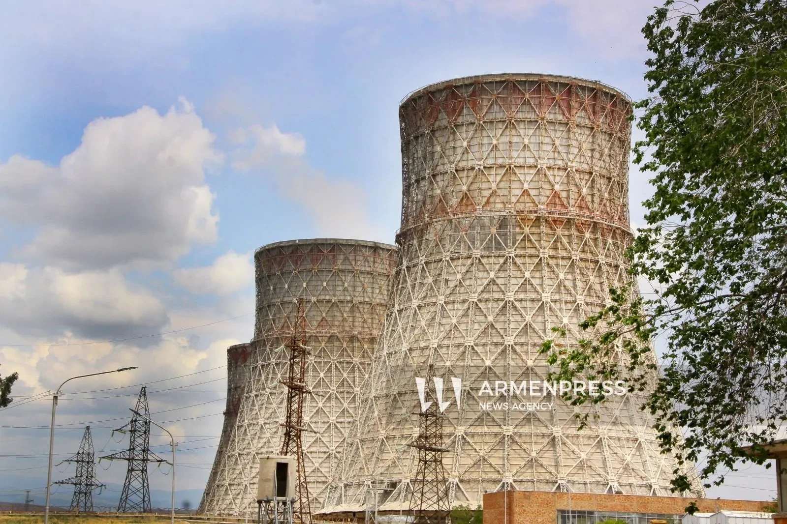 Pashinyan says talks with five countries continue over new nuclear power plant