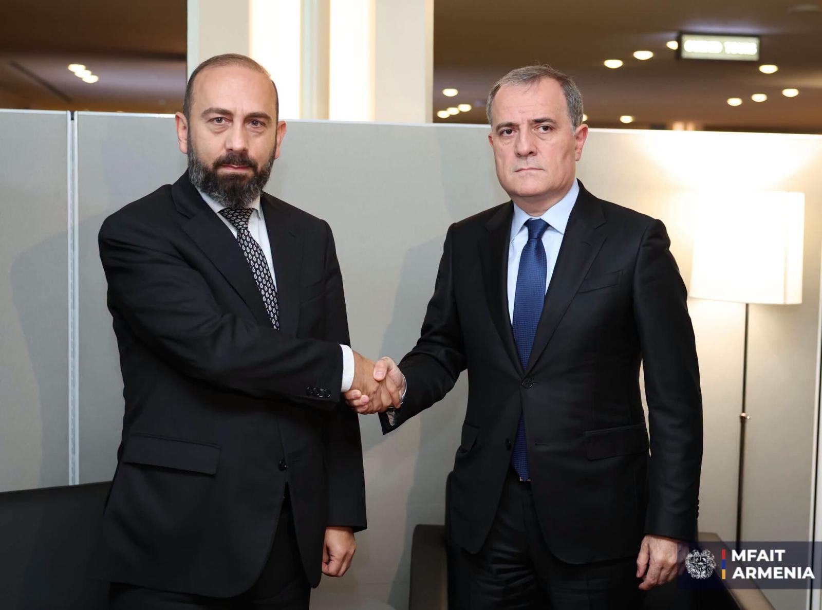 Armenia, Azerbaijan FMs meet in New York
