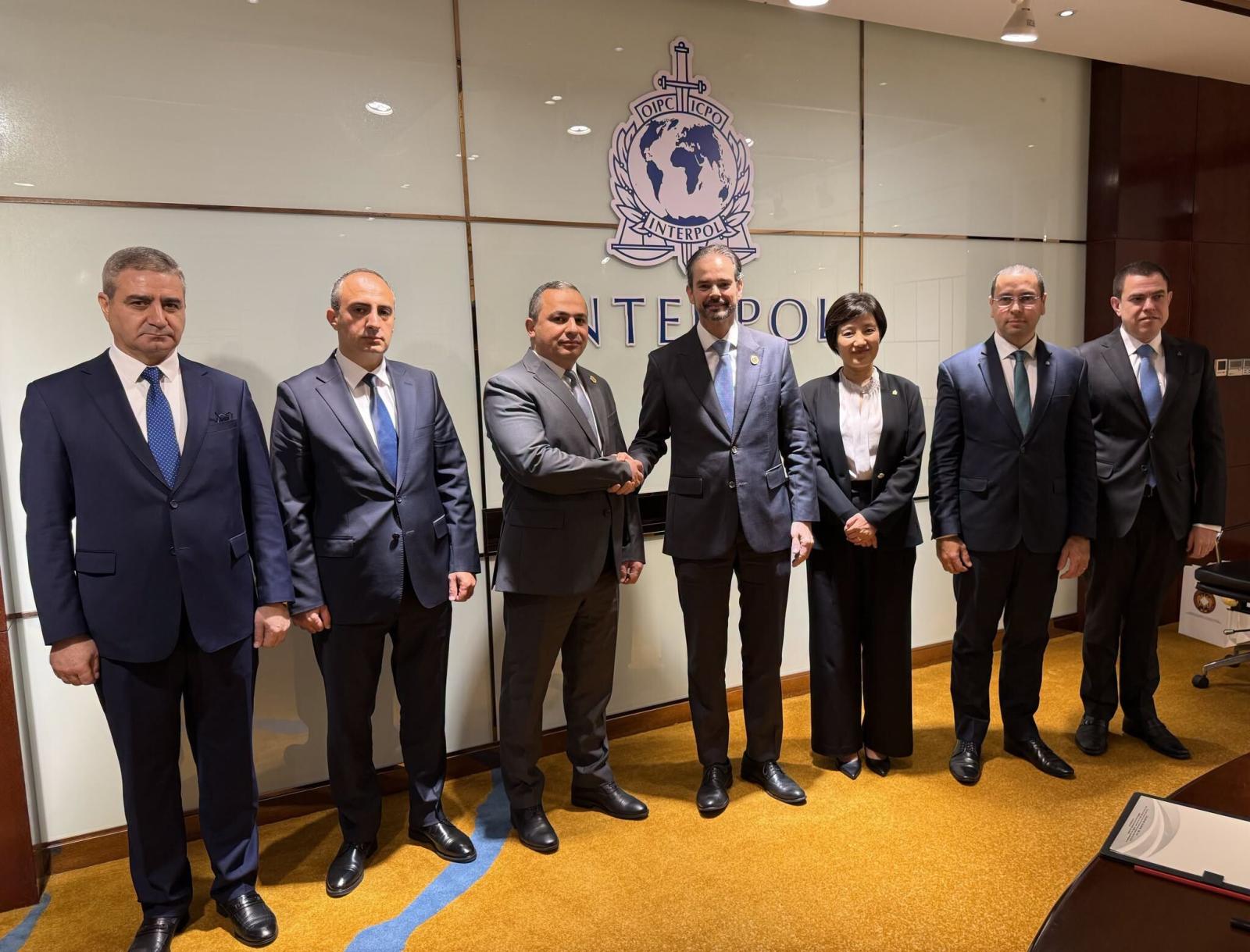 სომხეთის საგამოძიებო კომიტეტის თავმჯდომარემ და ინტერპოლის გენერალურმა მდივანმა ტრანსნაციონალურ დანაშაულთან ერთობლივი ბრძოლის გაძლიერების საკითხები განიხილეს