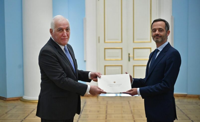 New French Ambassador presents credentials to Armenian President