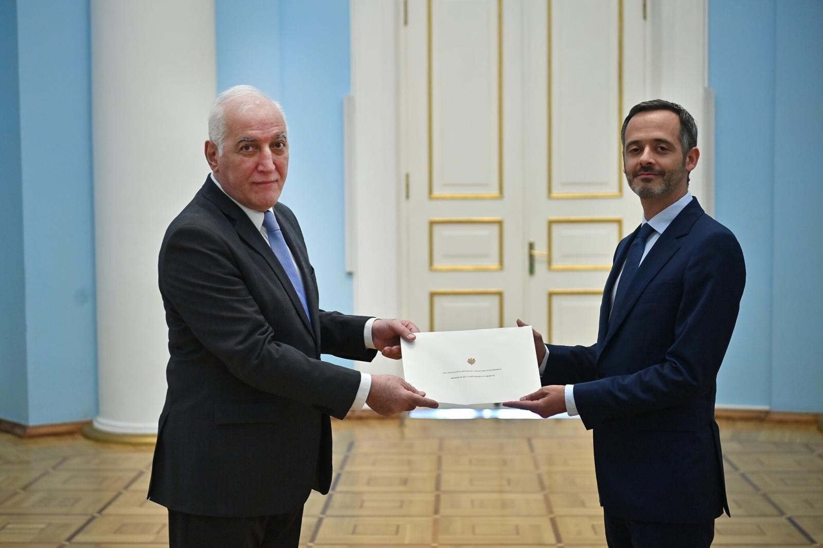 საფრანგეთის ახლადდანიშნულმა ელჩმა სომხეთის პრეზიდენტს რწმუნებათა სიგელი გადასცა