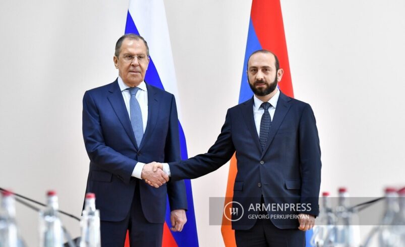 Сергей Лавров поздравил Арарата Мирзояна с Днем независимости Республики Армения