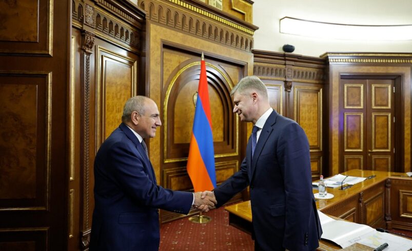 Armenian PM meets Russian Railways chief