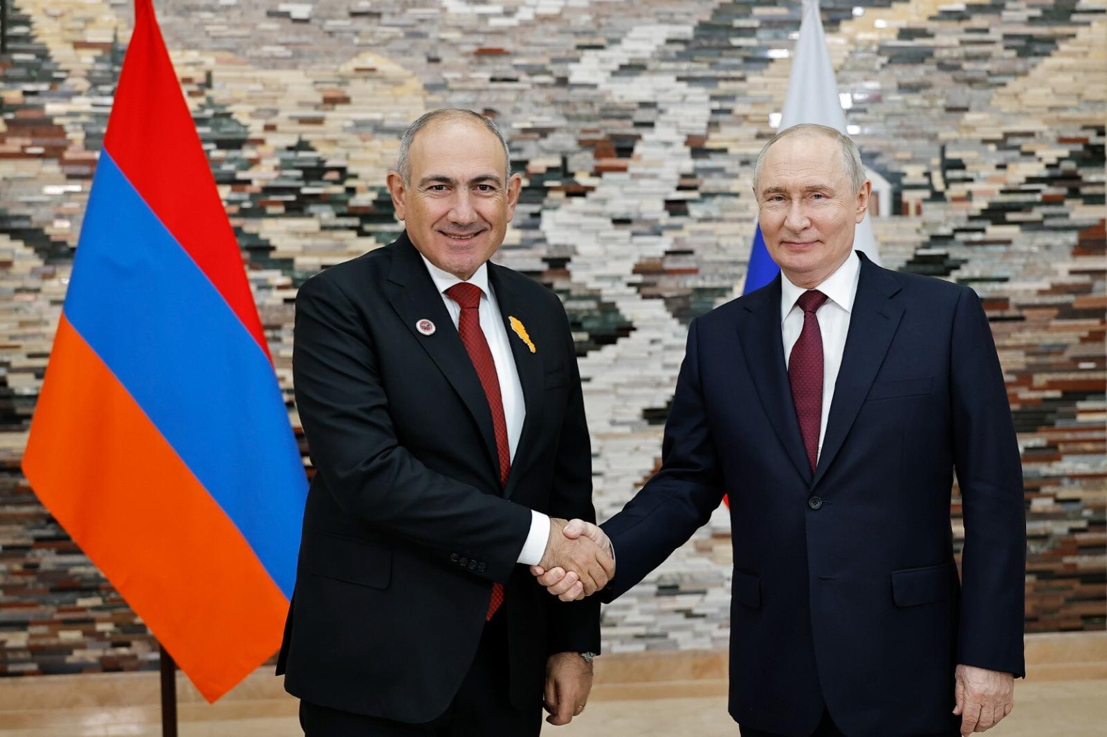 Pashinyan, Putin hold phone call